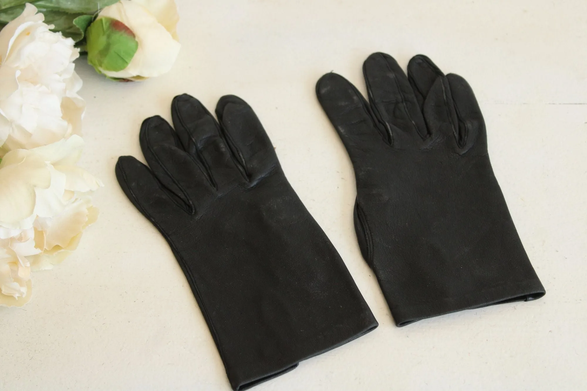 Vintage Size 8 Black Leather Wrist Length Gloves